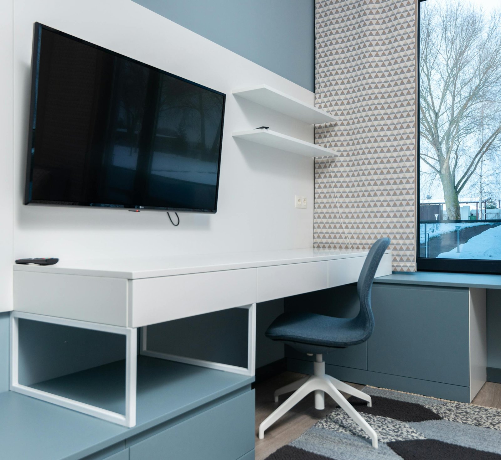 Mobiliario a medida para hogares, diseñado según requisitos funcionales y estéticos, representando muebles únicos desarrollados con criterio industrial.